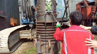 Delmag make diesel hammer operating [upl. by Oyek311]