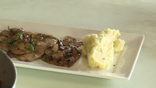 SCALOPPINE AI FUNGHI  Video ricetta  Grigio Chef [upl. by Otero]