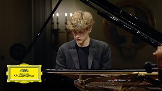 Jan Lisiecki – Beethoven Piano Concerto No 3 I Allegro con brio [upl. by Elephus]