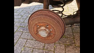 VW Fox  Bremstrommel ausbauen  einbauen Replace brake drum [upl. by Queena374]