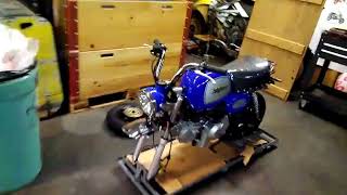 Motoshop Ziegler AG Schleitheim Skyteam Skymini Skymax 125 EFI Montage [upl. by Aikemet]