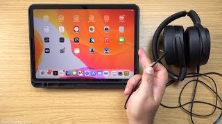 How To Connect Wired Headphones To An iPad Pro 2020  USB C To 35mm TRRS Headphone amp Mic Adapter [upl. by Marella55]